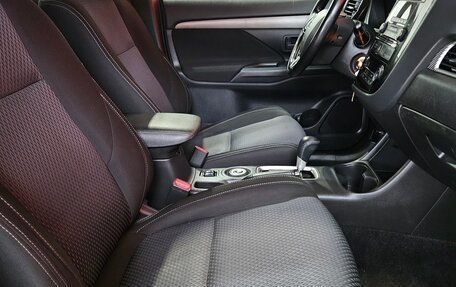 Mitsubishi Outlander III рестайлинг 3, 2016 год, 1 800 000 рублей, 13 фотография