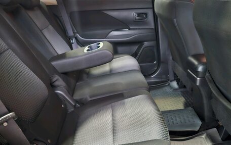 Mitsubishi Outlander III рестайлинг 3, 2016 год, 1 800 000 рублей, 14 фотография