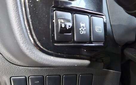 Mitsubishi Outlander III рестайлинг 3, 2016 год, 1 800 000 рублей, 16 фотография