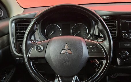 Mitsubishi Outlander III рестайлинг 3, 2016 год, 1 800 000 рублей, 12 фотография