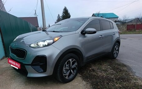 KIA Sportage IV рестайлинг, 2020 год, 2 450 000 рублей, 2 фотография