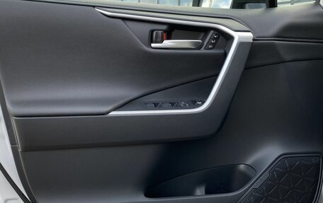 Toyota RAV4, 2019 год, 3 099 000 рублей, 21 фотография