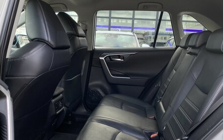 Toyota RAV4, 2019 год, 3 099 000 рублей, 26 фотография