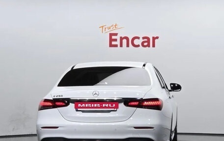 Mercedes-Benz E-Класс, 2022 год, 5 172 000 рублей, 4 фотография