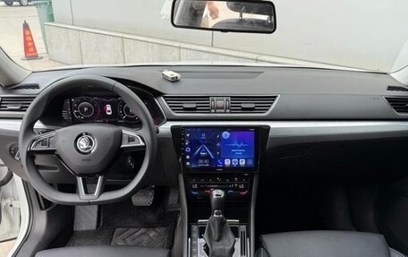 Skoda Superb III рестайлинг, 2022 год, 2 500 000 рублей, 7 фотография