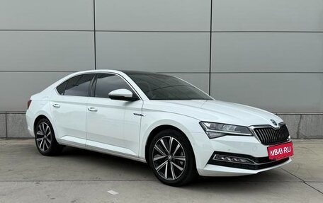 Skoda Superb III рестайлинг, 2022 год, 2 500 000 рублей, 3 фотография