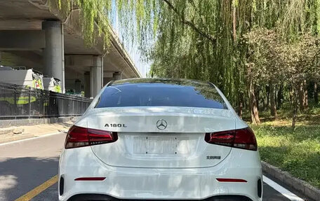 Mercedes-Benz A-Класс, 2022 год, 2 300 000 рублей, 4 фотография