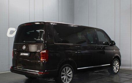 Volkswagen Multivan T6 рестайлинг, 2015 год, 3 710 000 рублей, 2 фотография