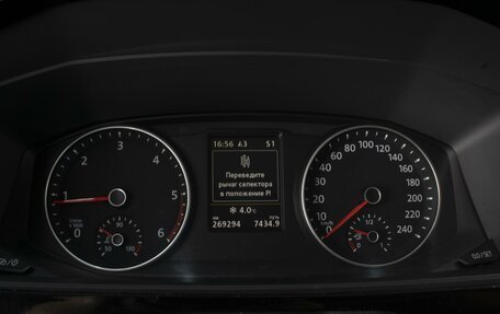 Volkswagen Multivan T6 рестайлинг, 2015 год, 3 710 000 рублей, 15 фотография