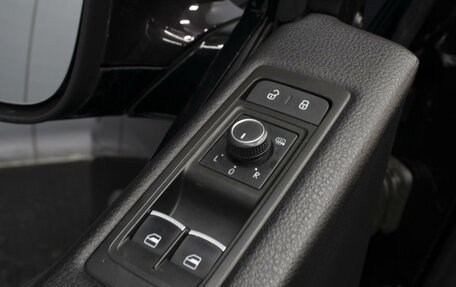 Volkswagen Multivan T6 рестайлинг, 2015 год, 3 710 000 рублей, 16 фотография