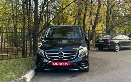 Mercedes-Benz V-Класс, 2019 год, 5 950 000 рублей, 1 фотография