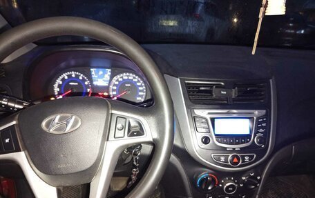 Hyundai Solaris II рестайлинг, 2011 год, 635 000 рублей, 5 фотография