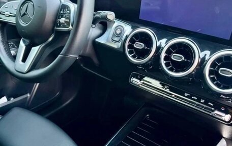 Mercedes-Benz GLB, 2022 год, 2 300 000 рублей, 6 фотография