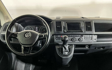 Volkswagen Caravelle T6 рестайлинг, 2017 год, 3 025 000 рублей, 12 фотография