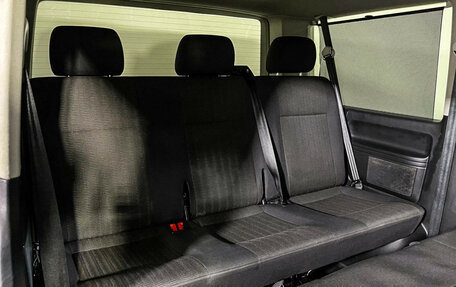 Volkswagen Caravelle T6 рестайлинг, 2017 год, 3 025 000 рублей, 14 фотография