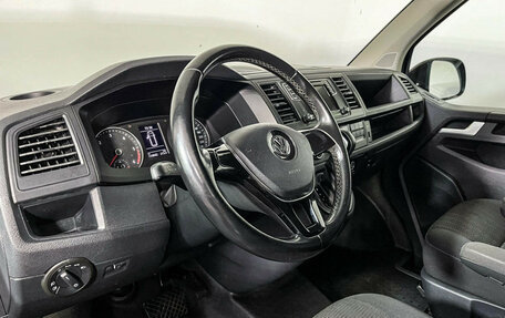 Volkswagen Caravelle T6 рестайлинг, 2017 год, 3 025 000 рублей, 13 фотография