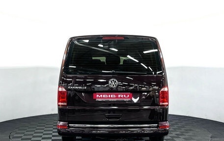 Volkswagen Caravelle T6 рестайлинг, 2017 год, 3 025 000 рублей, 6 фотография