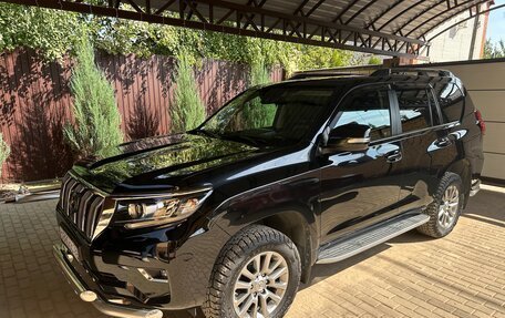 Toyota Land Cruiser Prado 150 рестайлинг 2, 2018 год, 5 300 000 рублей, 1 фотография