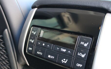 Toyota Land Cruiser Prado 150 рестайлинг 2, 2018 год, 5 300 000 рублей, 11 фотография