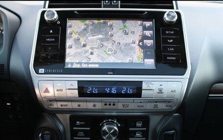 Toyota Land Cruiser Prado 150 рестайлинг 2, 2018 год, 5 300 000 рублей, 13 фотография