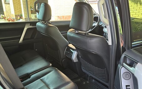 Toyota Land Cruiser Prado 150 рестайлинг 2, 2018 год, 5 300 000 рублей, 8 фотография