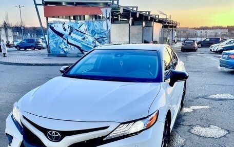 Toyota Camry, 2018 год, 2 500 000 рублей, 10 фотография