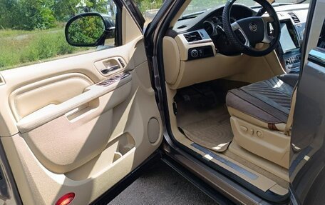 Cadillac Escalade III, 2013 год, 2 700 000 рублей, 1 фотография