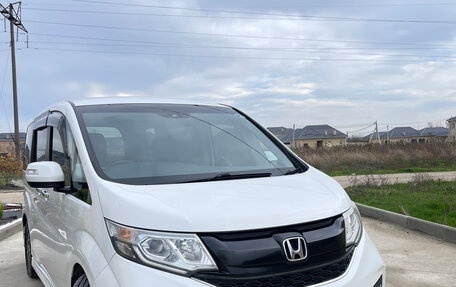 Honda Stepwgn IV, 2015 год, 1 850 000 рублей, 1 фотография