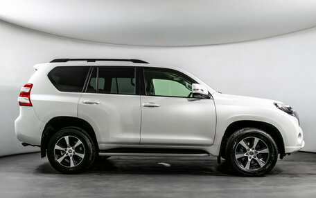 Toyota Land Cruiser Prado 150 рестайлинг 2, 2015 год, 3 990 000 рублей, 4 фотография