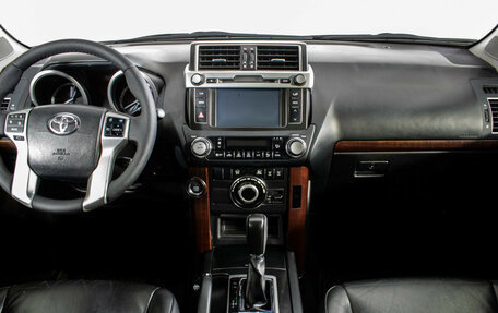 Toyota Land Cruiser Prado 150 рестайлинг 2, 2015 год, 3 990 000 рублей, 12 фотография