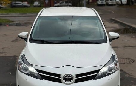 Toyota Verso I, 2013 год, 1 100 000 рублей, 2 фотография