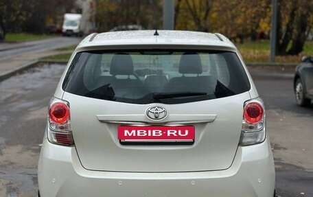 Toyota Verso I, 2013 год, 1 100 000 рублей, 3 фотография
