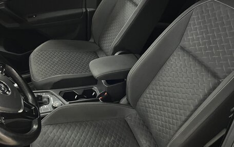 Volkswagen Tiguan II, 2018 год, 2 500 000 рублей, 5 фотография