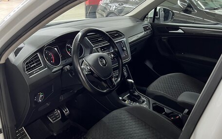 Volkswagen Tiguan II, 2018 год, 2 500 000 рублей, 3 фотография