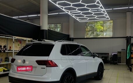Volkswagen Tiguan II, 2018 год, 2 500 000 рублей, 4 фотография