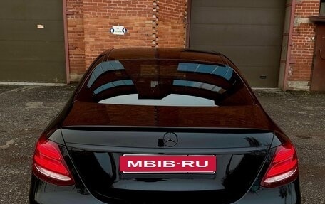 Mercedes-Benz E-Класс, 2017 год, 3 600 000 рублей, 5 фотография