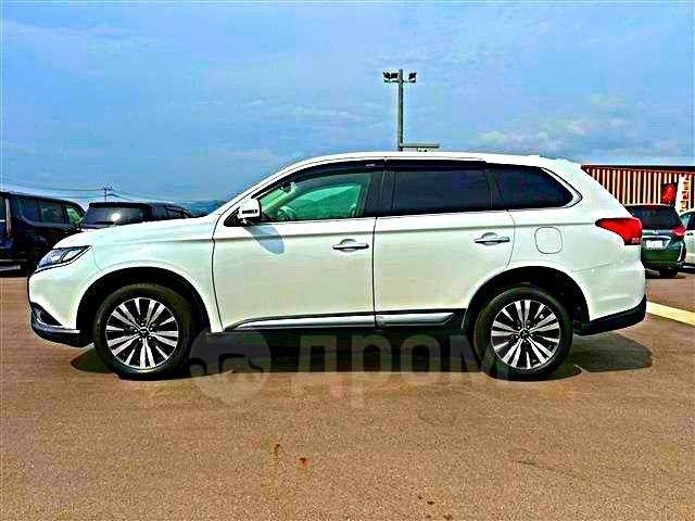 Mitsubishi Outlander III рестайлинг 3, 2022 год, 1 900 000 рублей, 1 фотография