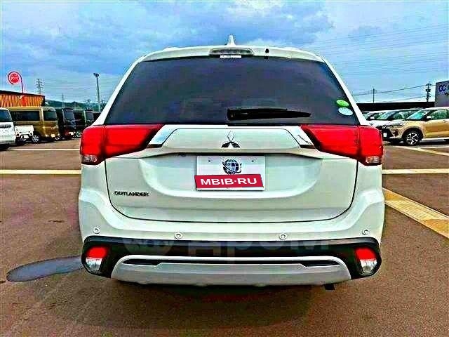 Mitsubishi Outlander III рестайлинг 3, 2022 год, 1 900 000 рублей, 3 фотография