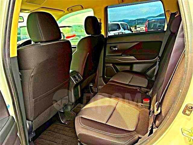 Mitsubishi Outlander III рестайлинг 3, 2022 год, 1 900 000 рублей, 8 фотография