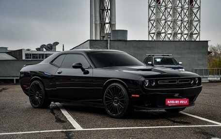 Dodge Challenger III рестайлинг 2, 2020 год, 4 100 000 рублей, 3 фотография