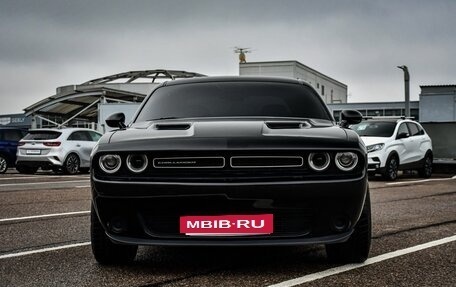 Dodge Challenger III рестайлинг 2, 2020 год, 4 100 000 рублей, 2 фотография