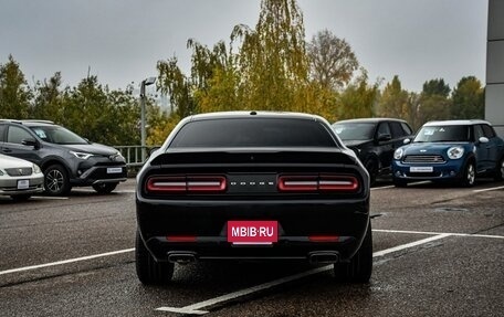 Dodge Challenger III рестайлинг 2, 2020 год, 4 100 000 рублей, 6 фотография