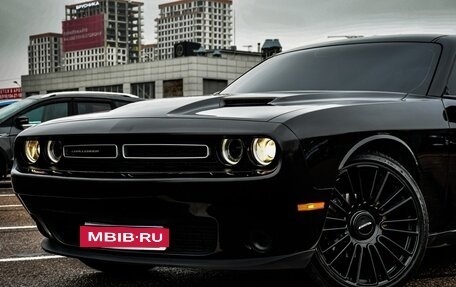 Dodge Challenger III рестайлинг 2, 2020 год, 4 100 000 рублей, 12 фотография
