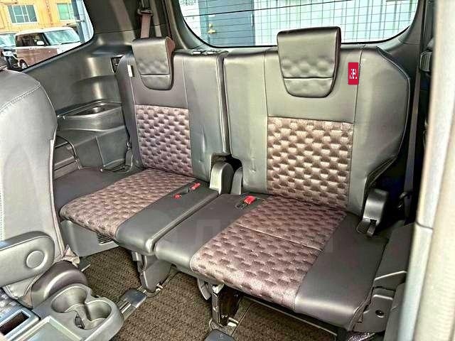 Toyota Voxy III, 2022 год, 2 650 000 рублей, 17 фотография