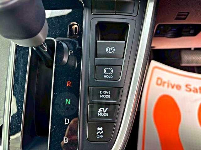 Toyota Voxy III, 2022 год, 2 650 000 рублей, 16 фотография