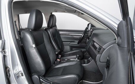 Mitsubishi Outlander III рестайлинг 3, 2016 год, 1 694 000 рублей, 8 фотография