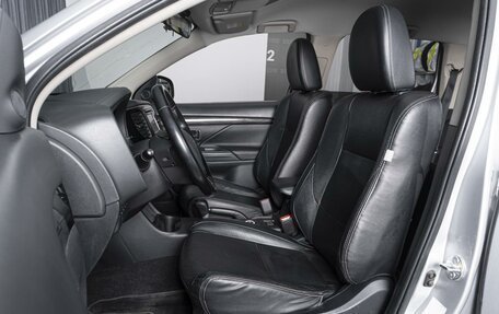 Mitsubishi Outlander III рестайлинг 3, 2016 год, 1 694 000 рублей, 11 фотография