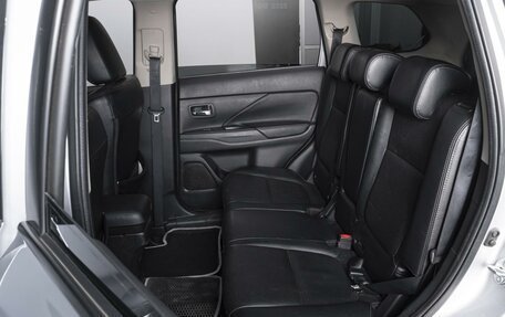 Mitsubishi Outlander III рестайлинг 3, 2016 год, 1 694 000 рублей, 10 фотография