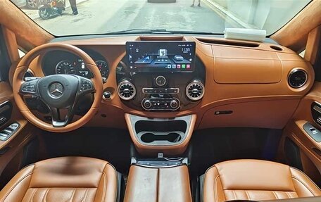 Mercedes-Benz Vito, 2022 год, 6 600 000 рублей, 9 фотография