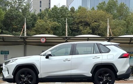 Toyota RAV4, 2022 год, 4 300 888 рублей, 2 фотография